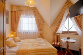 Vierastalo Tatravuorilla, Zakopane, Bukowina Tatrzańska, rentoutuminen Puolassa