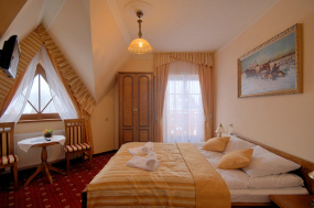 Vierastalo Tatravuorilla, Zakopane, Bukowina Tatrzańska, rentoutuminen Puolassa