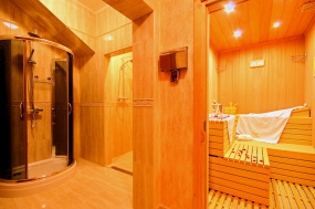 Vierastalo Tatravuorilla, Zakopane, Bukowina Tatrzańska, rentoutuminen Puolassa