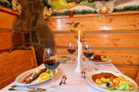 Vierastalo Tatravuorilla, Zakopane, Bukowina Tatrzańska, rentoutuminen Puolassa